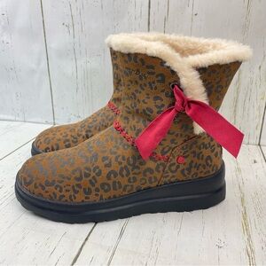 UGG‎ “I ❤️ UGG” Knotty Mini Boots